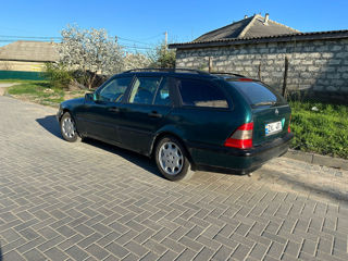 Mercedes C-Class foto 4