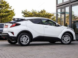 Toyota C-HR foto 2