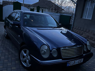 Mercedes E-Class foto 1