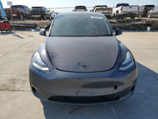 Tesla Model Y foto 5