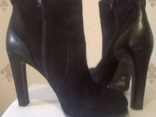 Ботинки черные, размер 38, Италия, натуральная замша + натуральная кожа, каблук 12 см, цена 400 леев