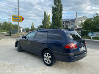 Toyota Avensis foto 3