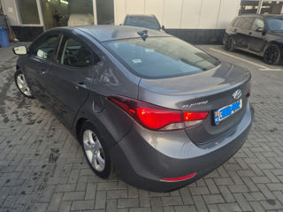 Hyundai Elantra foto 3