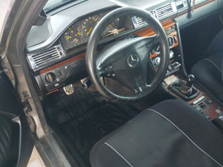 Mercedes Series (W124) foto 2