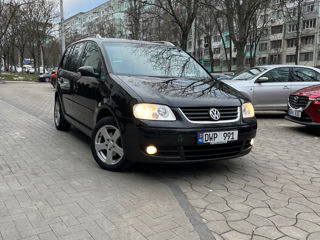 Volkswagen Touran foto 2