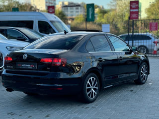 Volkswagen Jetta foto 5