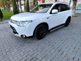 Mitsubishi Outlander foto 2