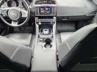 Jaguar XE фото 8