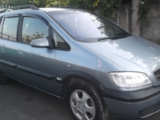 Opel Zafira foto 2