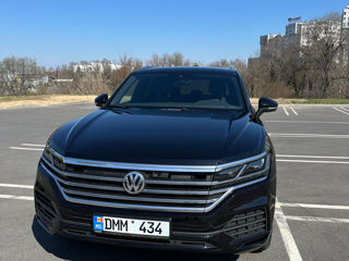 Volkswagen Touareg foto 1