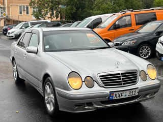 Mercedes E-Class foto 2