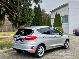 Ford Fiesta foto 3