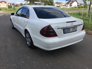 Mercedes E Class foto 6