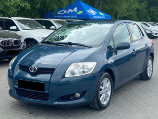 Toyota Auris фото 1