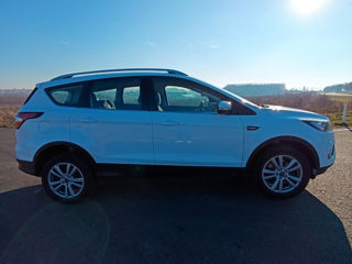 Ford Kuga foto 2