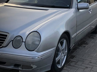 Mercedes E-Class foto 4