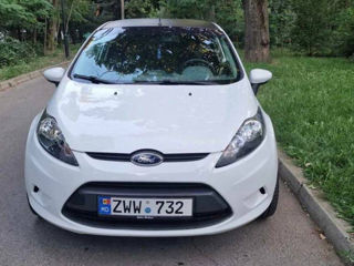 Ford Fiesta foto 1