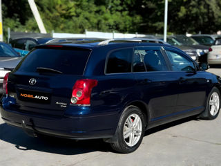 Toyota Avensis foto 4