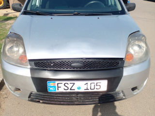 Ford Fiesta foto 3