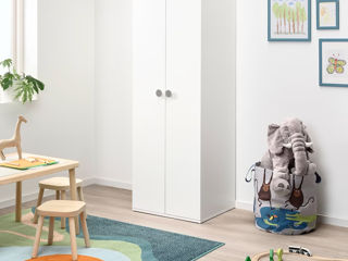 Dulap modern Ikea în camera copiilor