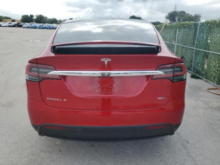 Tesla Model X foto 2