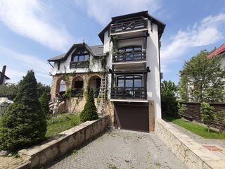 Spre vânzare - casă spațioasă în Dumbrava, 451 mp + teren adiacent de 12 ari foto 1