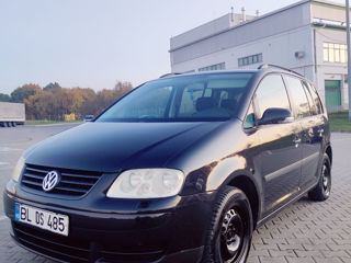 Volkswagen Touran foto 9