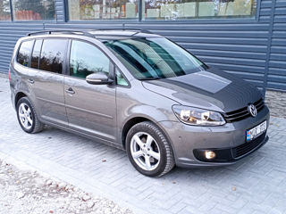 Volkswagen Touran foto 2