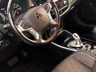 Mitsubishi Outlander foto 3