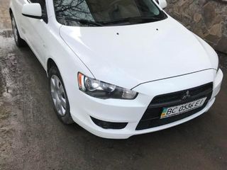 Mitsubishi Lancer foto 3