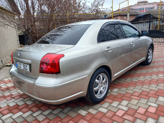 Toyota Avensis foto 4