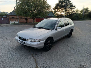 Ford Mondeo foto 2