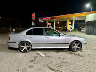 BMW 5 Series foto 3