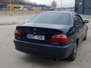 Toyota Avensis foto 2