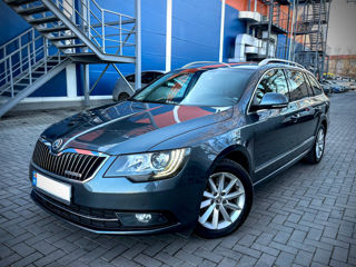 Skoda Superb foto 2