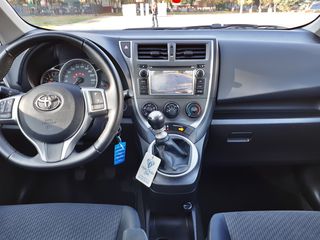 Toyota Verso-S foto 9