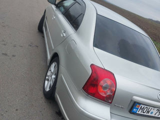 Toyota Avensis foto 3