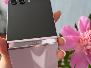 Samsung Galaxy Z Flip 5 foto 1