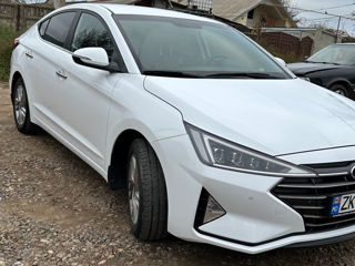 Hyundai Elantra foto 2