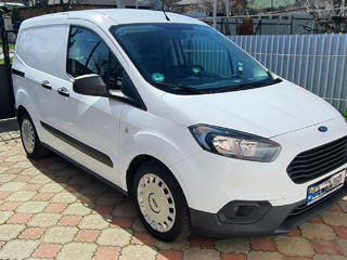 Ford Transit Courier foto 1