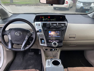 Toyota Prius v foto 7