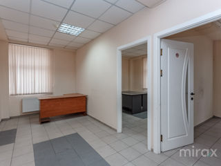 Se vinde oficiu situat în sectorul Centru, str. Petru Rareș. foto 8