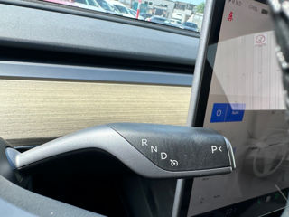 Tesla Model Y foto 9