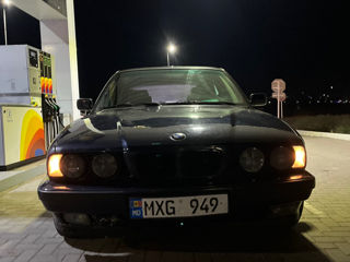 BMW 5 Series foto 1