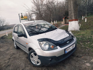 Ford Fiesta foto 7