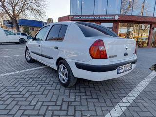 Renault Clio foto 4