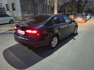 Volkswagen Jetta foto 8