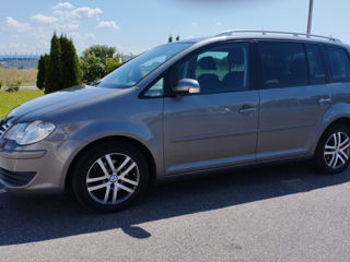 Volkswagen Touran foto 2