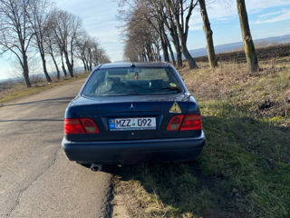 Mercedes E-Class foto 2