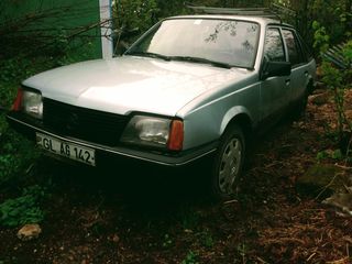 Opel Ascona foto 4